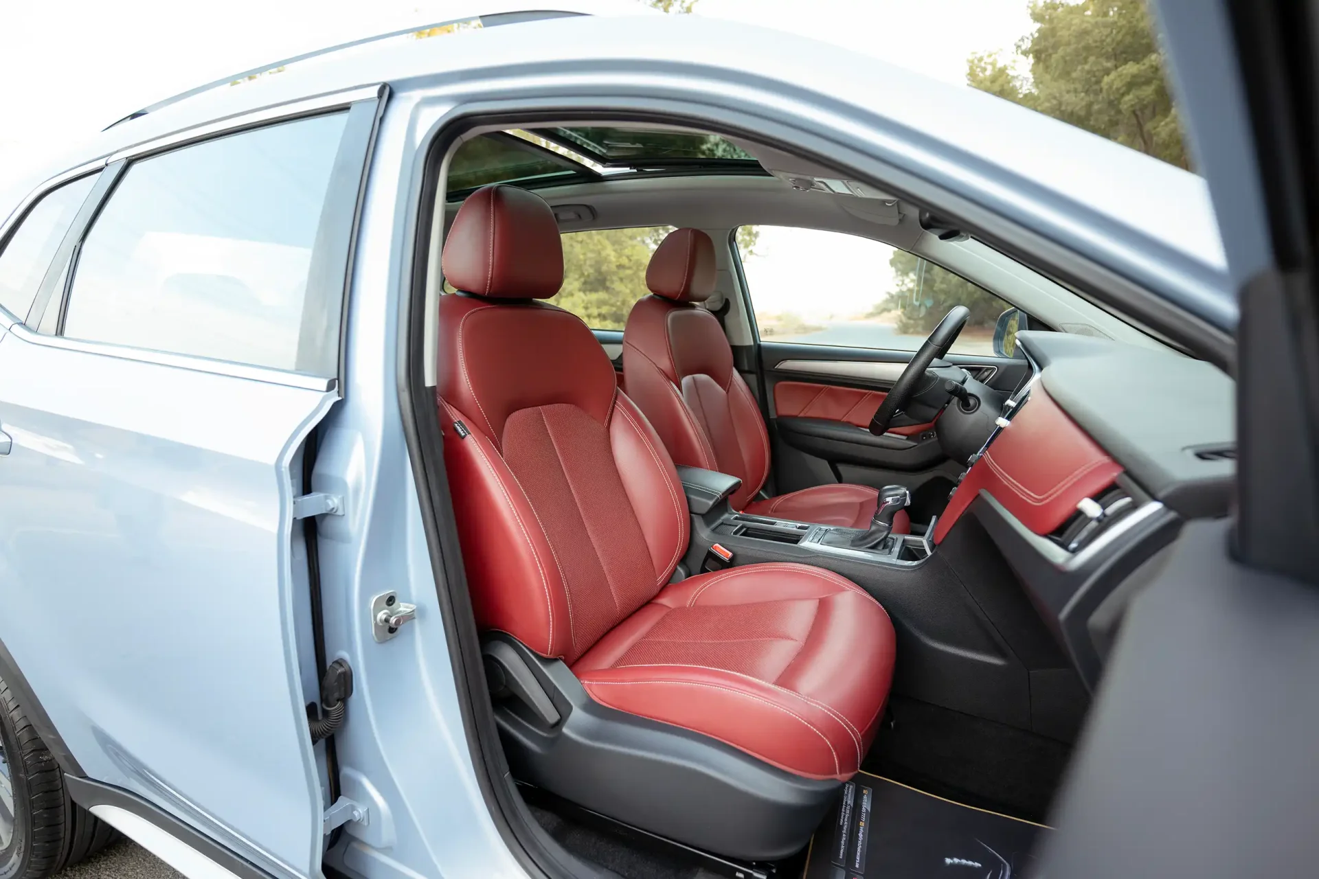 Used 2022 MG RX5 Luxury in Silver – Front Passenger Side Cabin View for Sale at First Choice Cars Dubai Sharjah