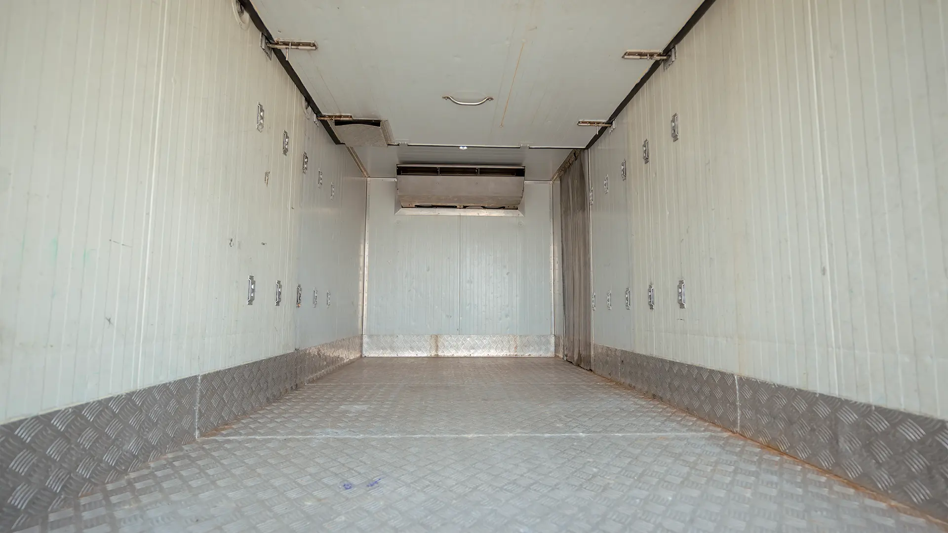 Used 2020 Mitsubishi Canter Chiller Box in White – Chiller Box Rear Opening View for Sale at First Choice Cars Dubai Sharjah