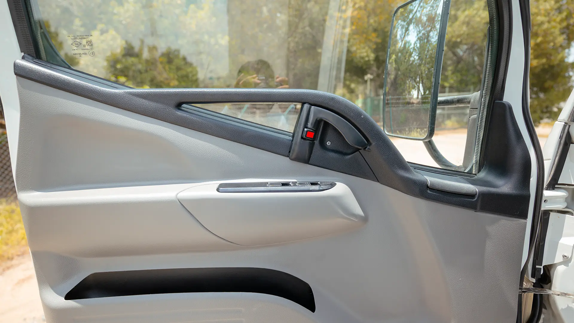 Used 2020 Mitsubishi Canter Chiller Box in White – Driver Door Panel Full View for Sale at First Choice Cars Dubai Sharjah