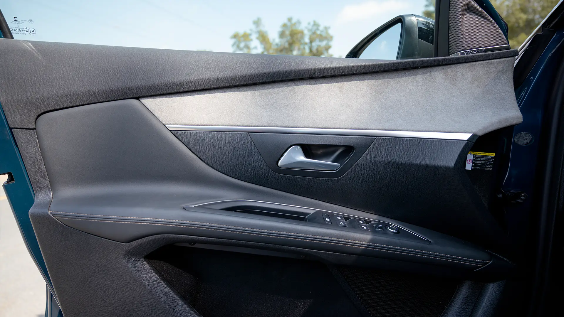 Used 2022 Peugeot 3008 GT in Blue – Driver Door Panel Full View