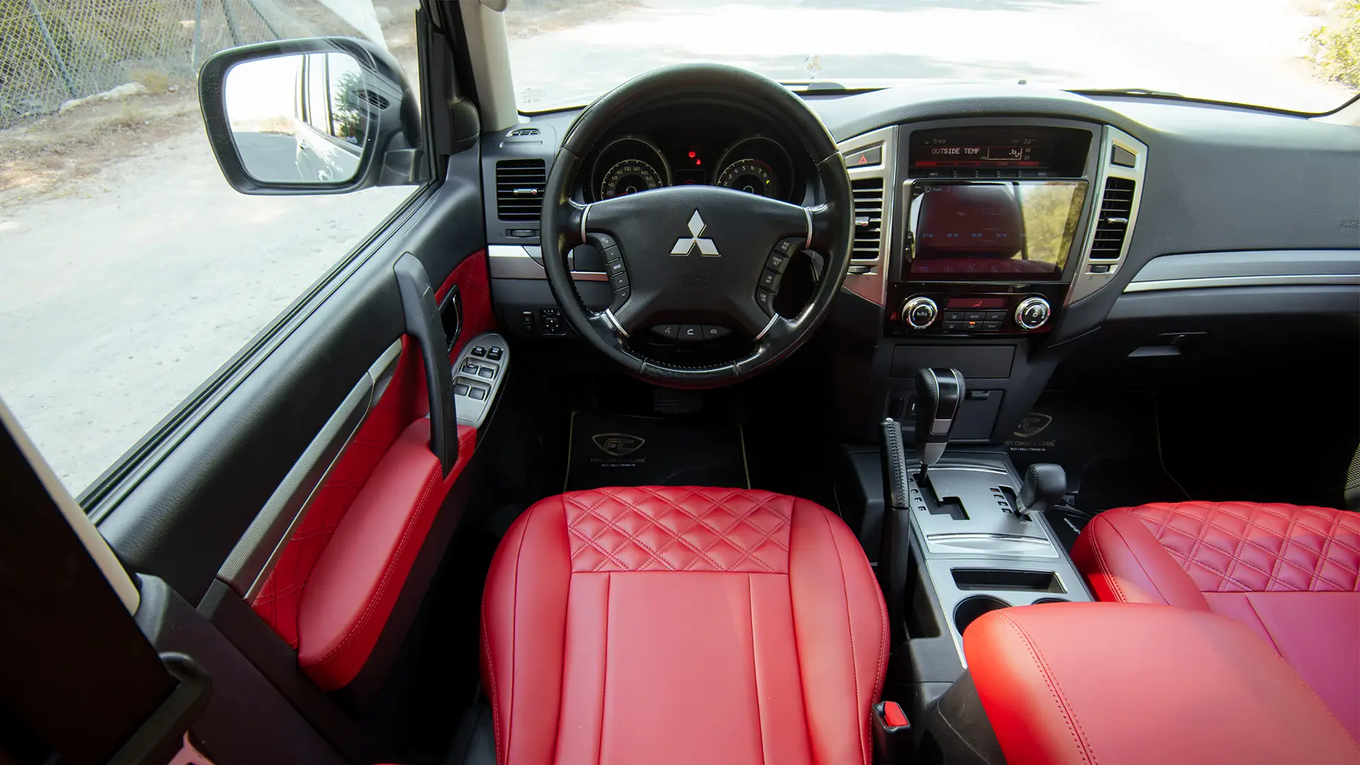 Used 2022 Mitsubishi Pajero GLS in White – Steering Wheel & Instrument Cluster for Sale at First Choice Cars Dubai Sharjah