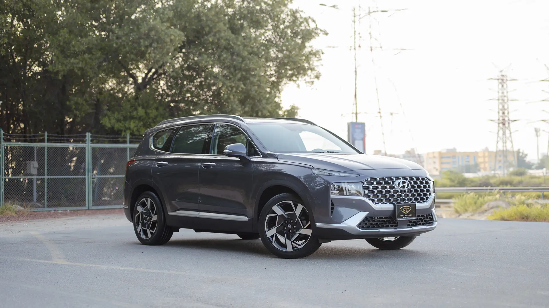 Used 2023 Hyundai Santa Fe Premium Plus in Grey – Right Front Diagonal (45°) View for Sale at First Choice Cars Dubai Sharjah