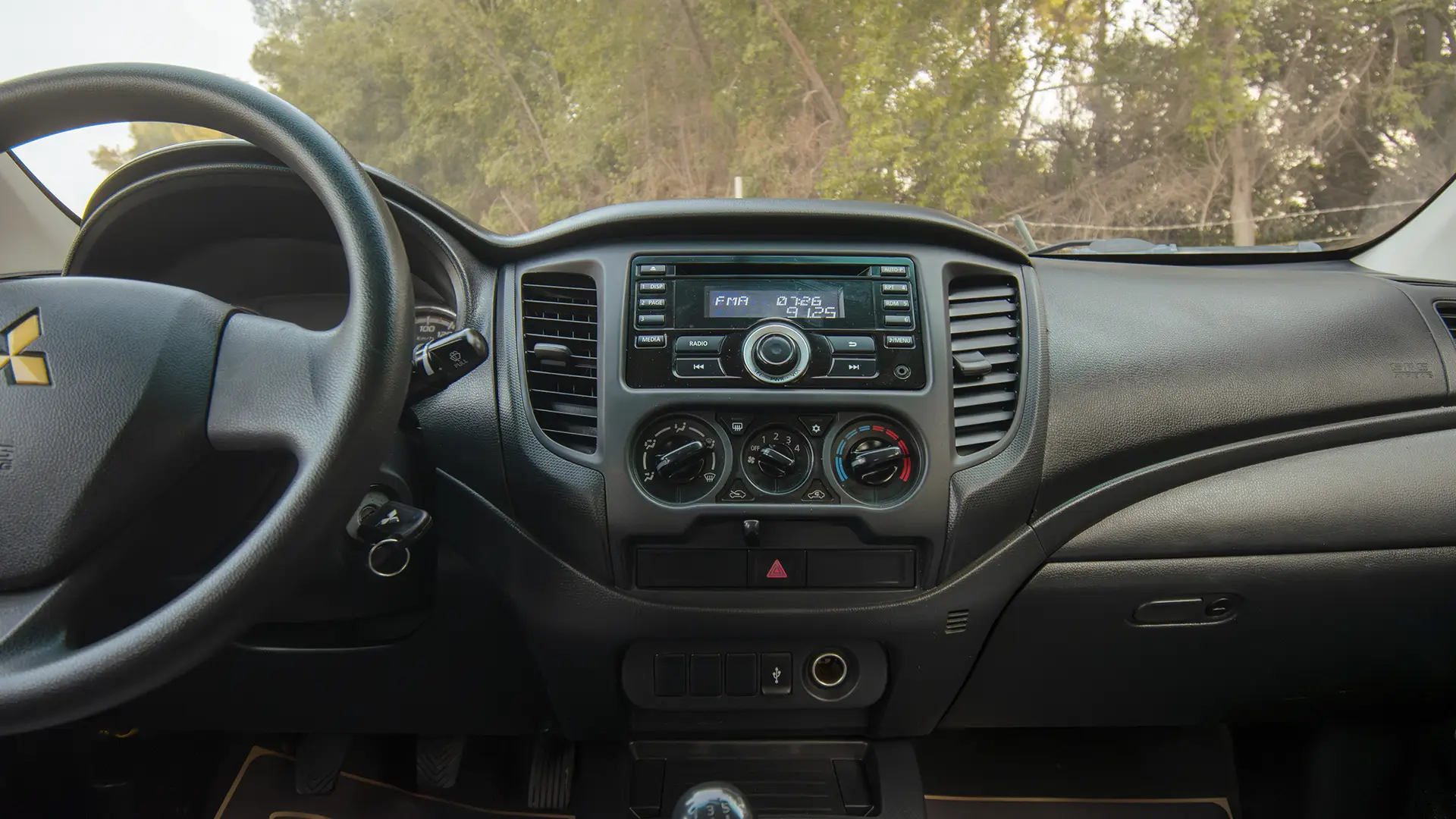 Used 2020 Mitsubishi L200 GLX Double Cabin in White – Infotainment / Touchscreen System for Sale at First Choice Cars Dubai Sharjah