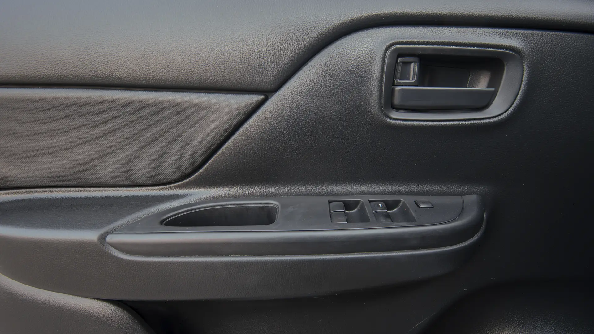 Used 2020 Mitsubishi L200 GLX Double Cabin in White – Driver Door Panel Full View for Sale at First Choice Cars Dubai Sharjah
