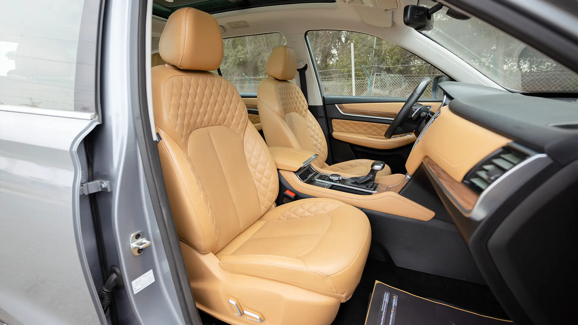 Used 2022 MG RX8 Luxury in Silver – Front Passenger Side Cabin View for Sale at First Choice Cars Dubai Sharjah
