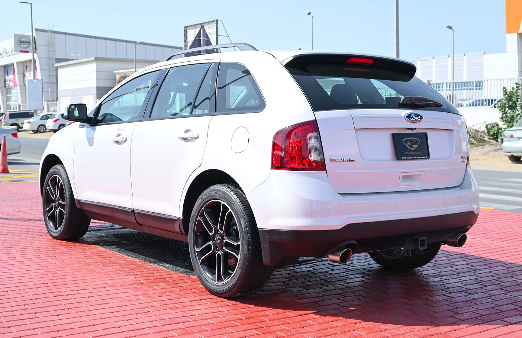 Used 2014 Ford Edge SEL White – Left Back Diagonal (45°) View at First Choice Cars Sharjah