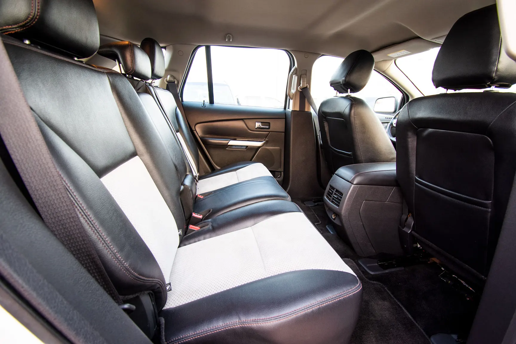 Used 2014 Ford Edge SEL White – Rear Passenger Side Cabin View at First Choice Cars Sharjah