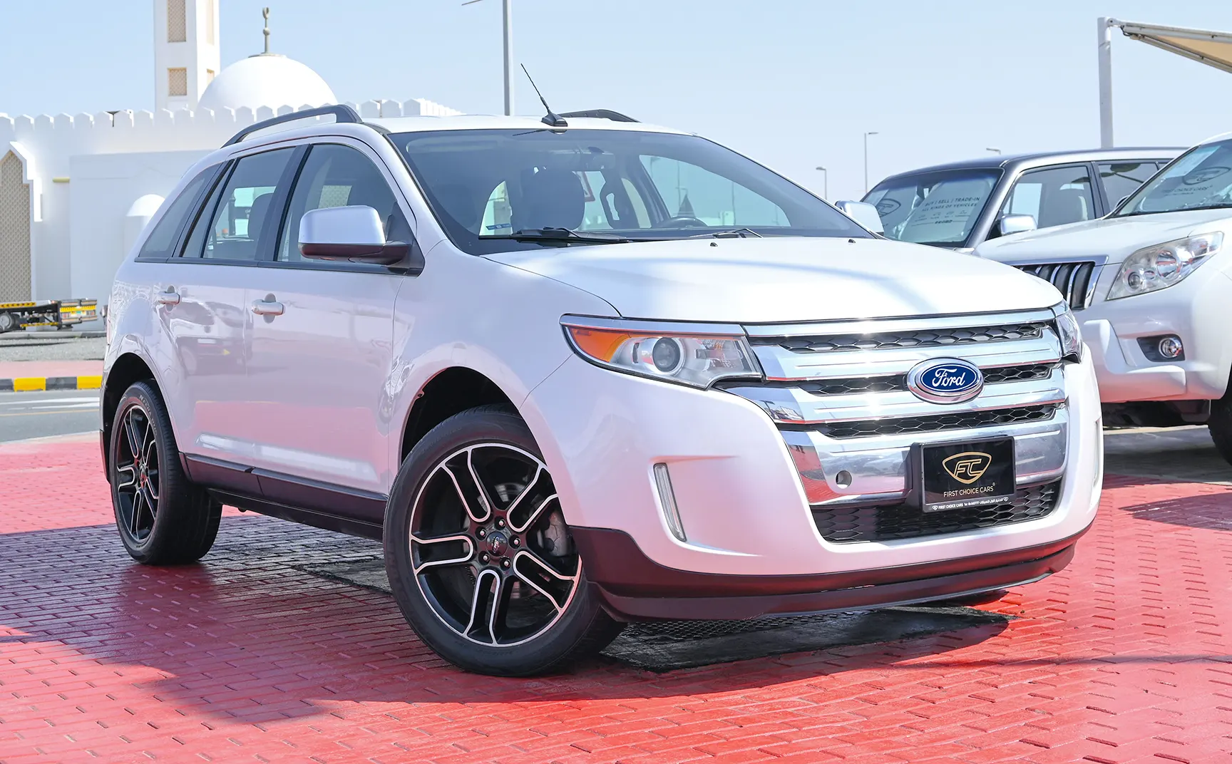 Used 2014 Ford Edge SEL White – Right Front Diagonal (45°) View at First Choice Cars Sharjah