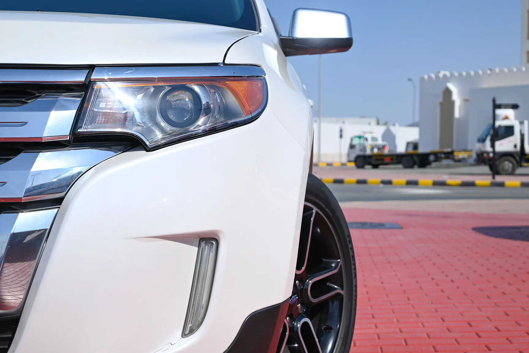 Used 2014 Ford Edge SEL White – Headlight Close-up at First Choice Cars Sharjah