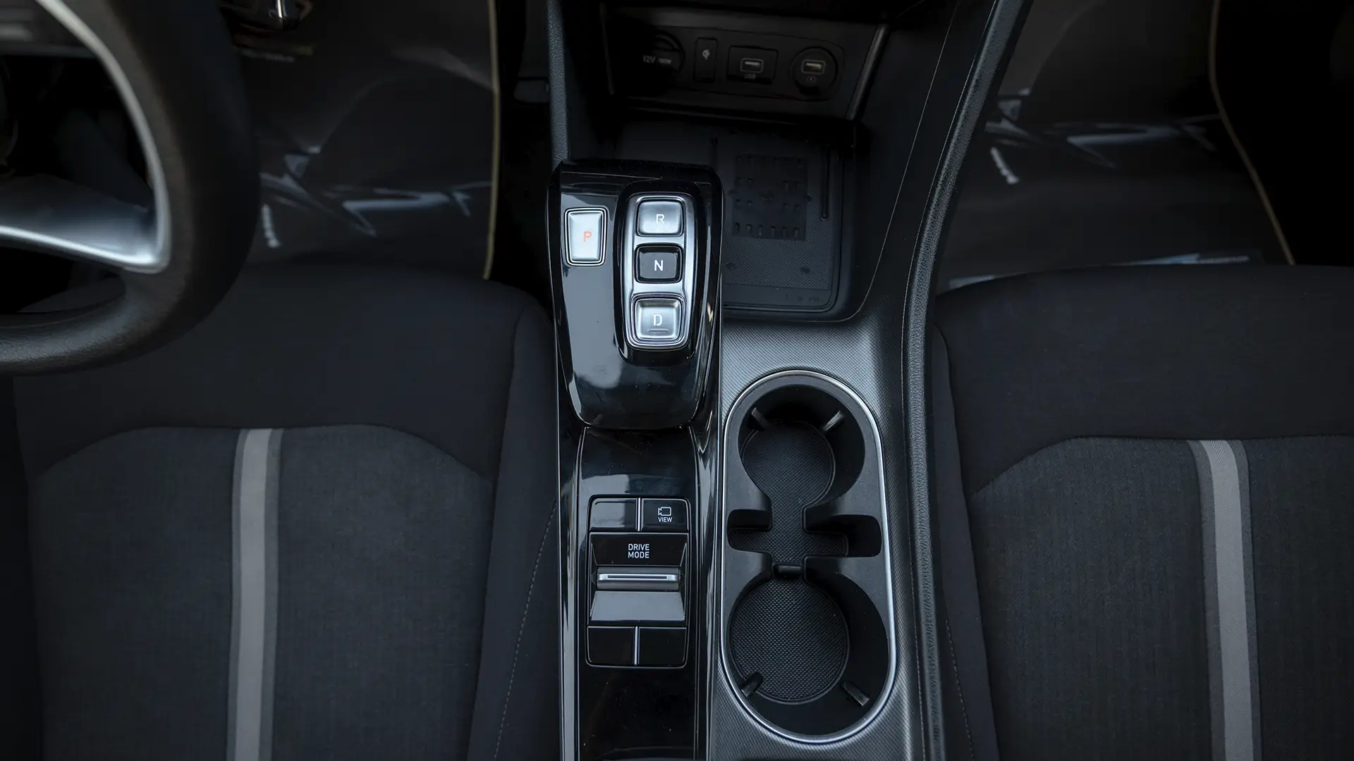 Used 2023 Hyundai Sonata Comfort in White – Center Console & Gear Shifter for Sale at First Choice Cars Dubai Sharjah