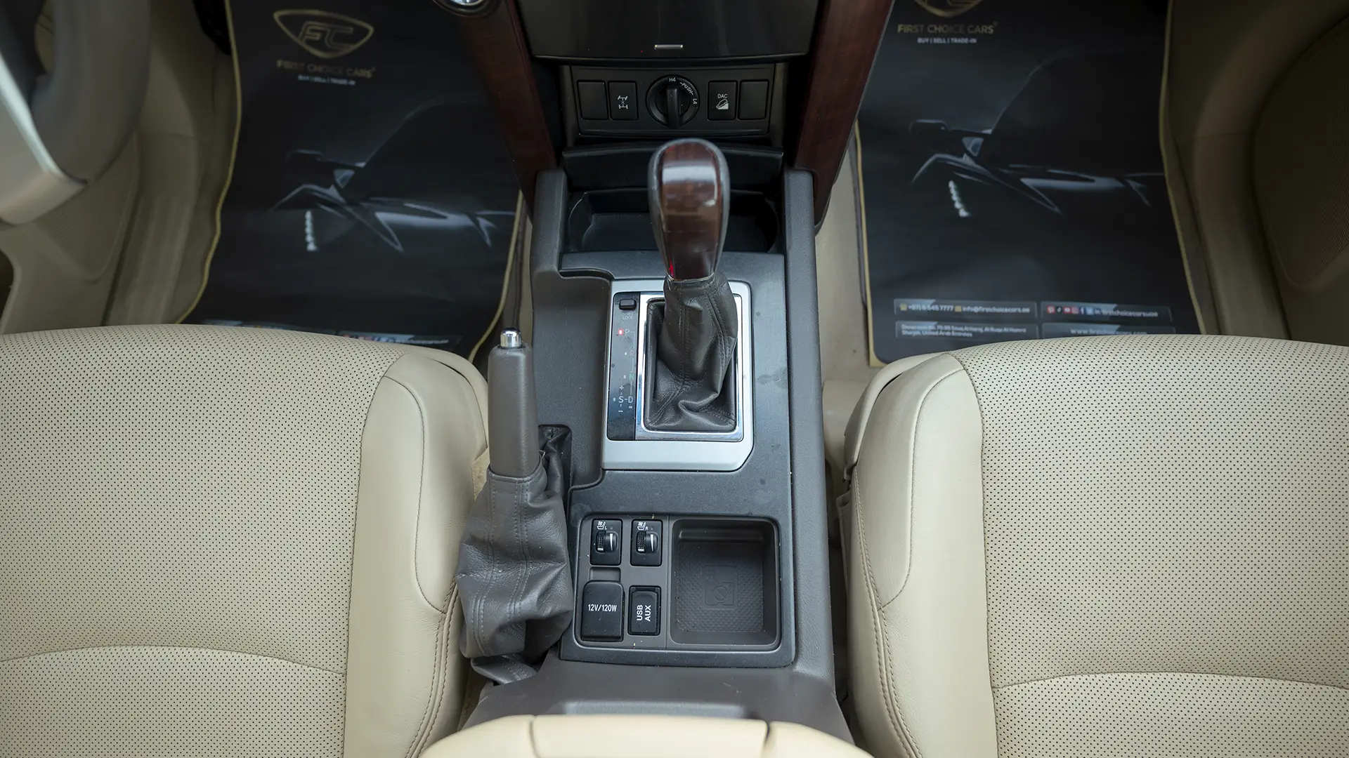 Used 2016 Toyota Prado VXR in White – Center Console & Gear Shifter for Sale at First Choice Cars Dubai Sharjah