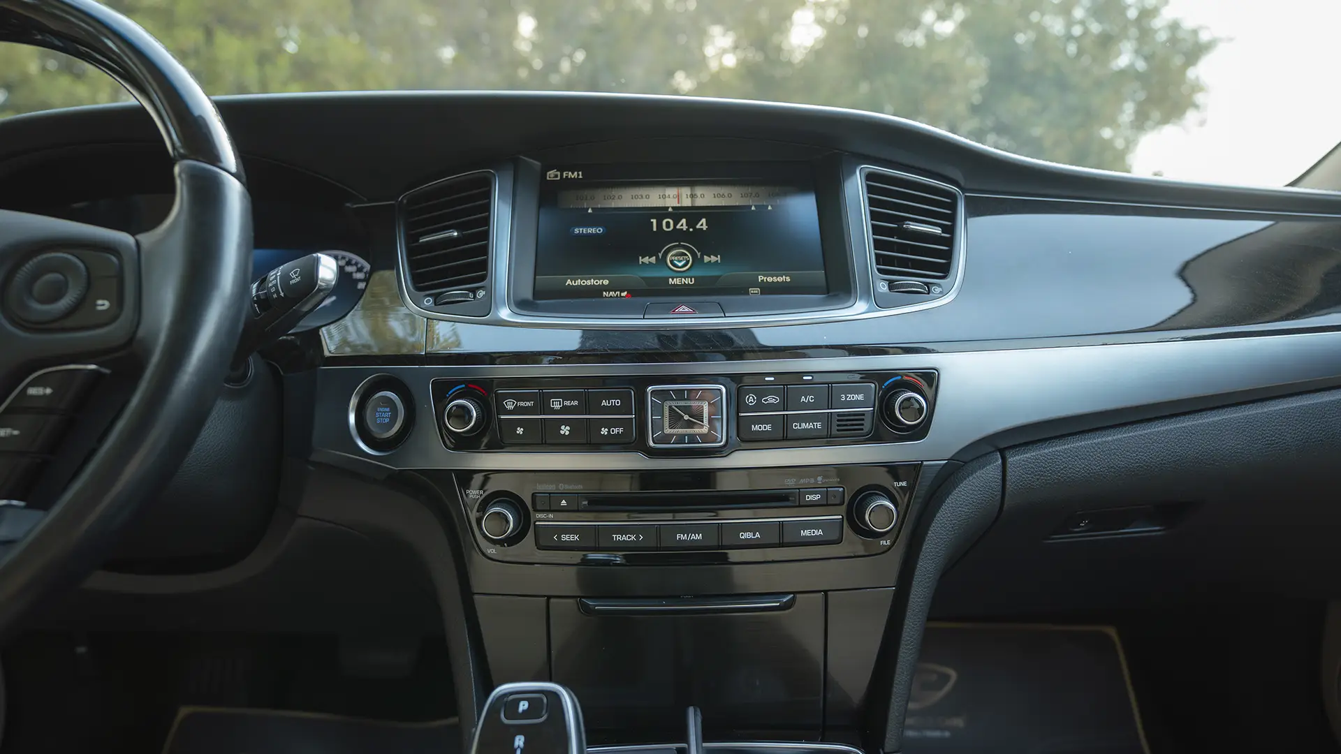 Used 2014 Hyundai Centennial VS500 in Silver – Infotainment / Touchscreen System for Sale at First Choice Cars Dubai Sharjah