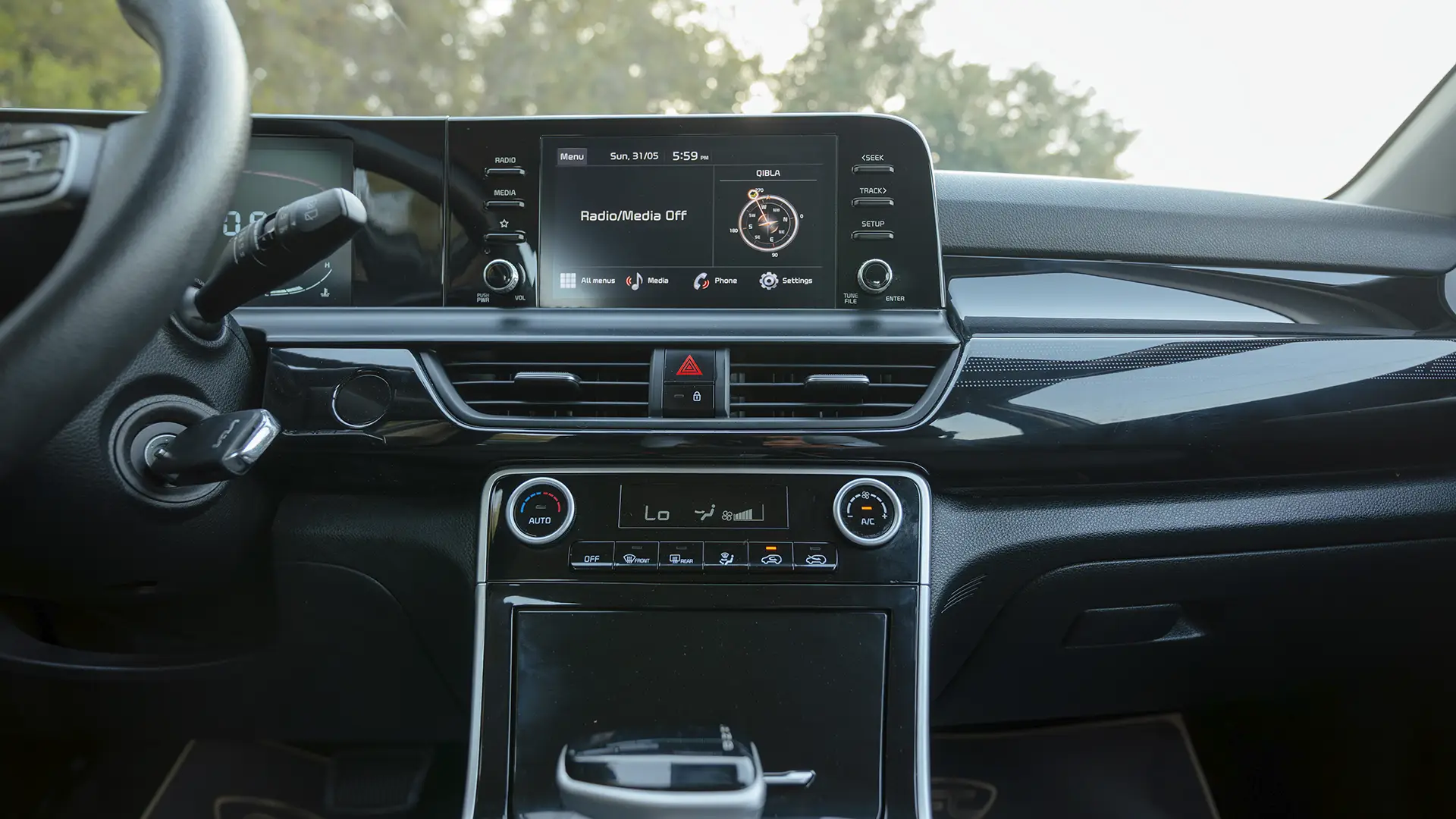 Used 2024 Kia Seltos LX in Grey – Infotainment / Touchscreen System for Sale at First Choice Cars Dubai Sharjah