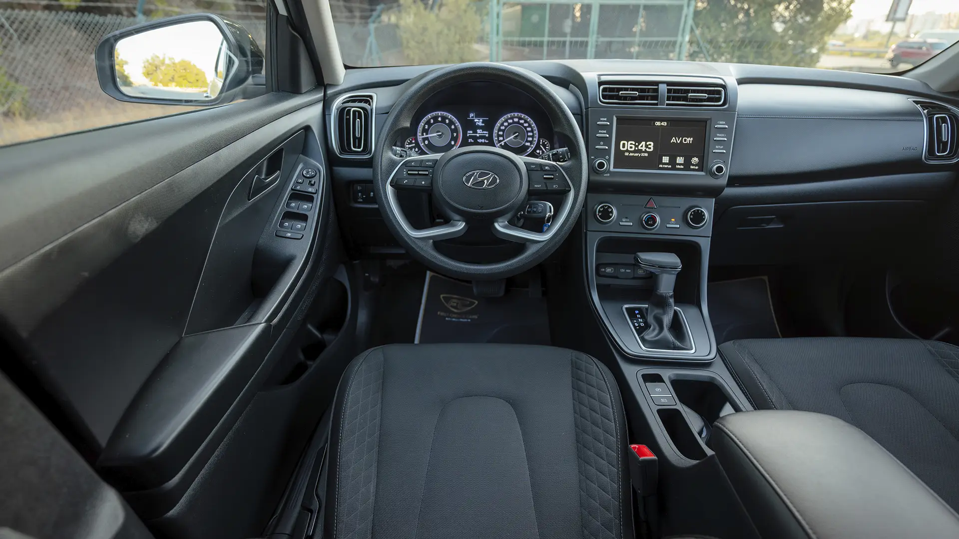 Used 2025 Hyundai Creta Smart in White – Steering Wheel & Instrument Cluster for Sale at First Choice Cars Dubai Sharjah
