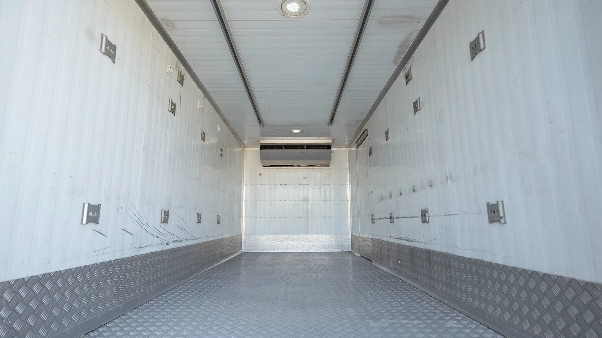 Used 2022 Mitsubishi Canter Chiller Box in White – Chiller Box Rear Opening View for Sale at First Choice Cars Dubai Sharjah