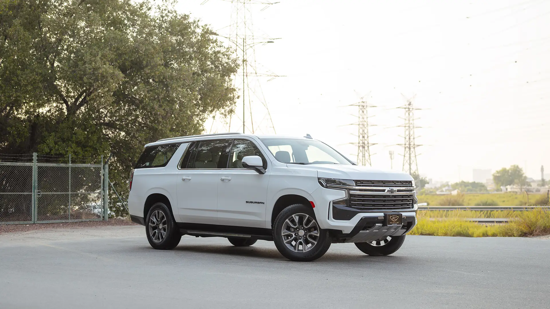 Used 2023 Chevrolet Suburban LT in White – Right Front Diagonal (45°) View for Sale at First Choice Cars Dubai Sharjah