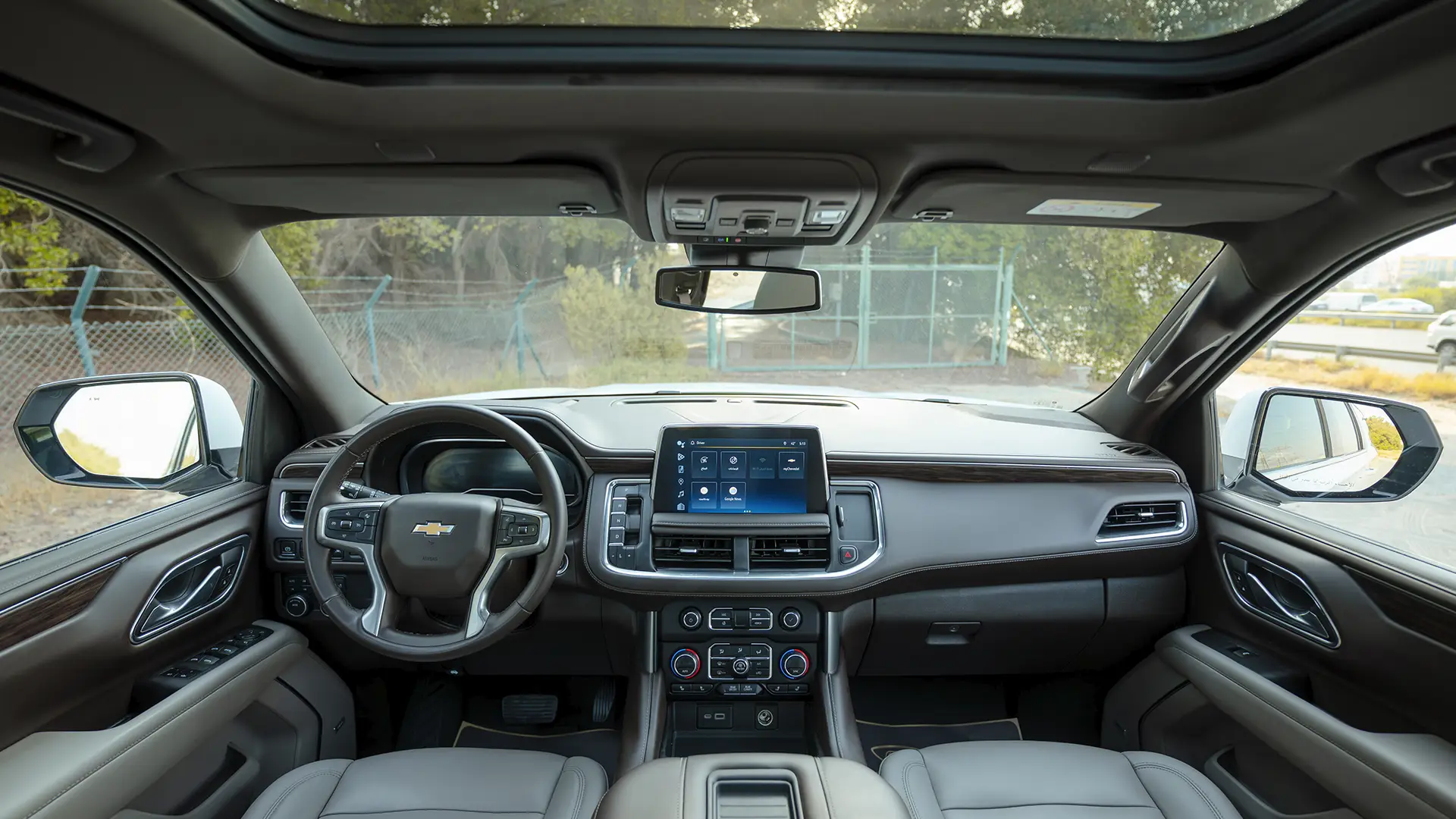 Used 2023 Chevrolet Suburban LT in White – Front Cabin / Dashboard Full View for Sale at First Choice Cars Dubai Sharjah