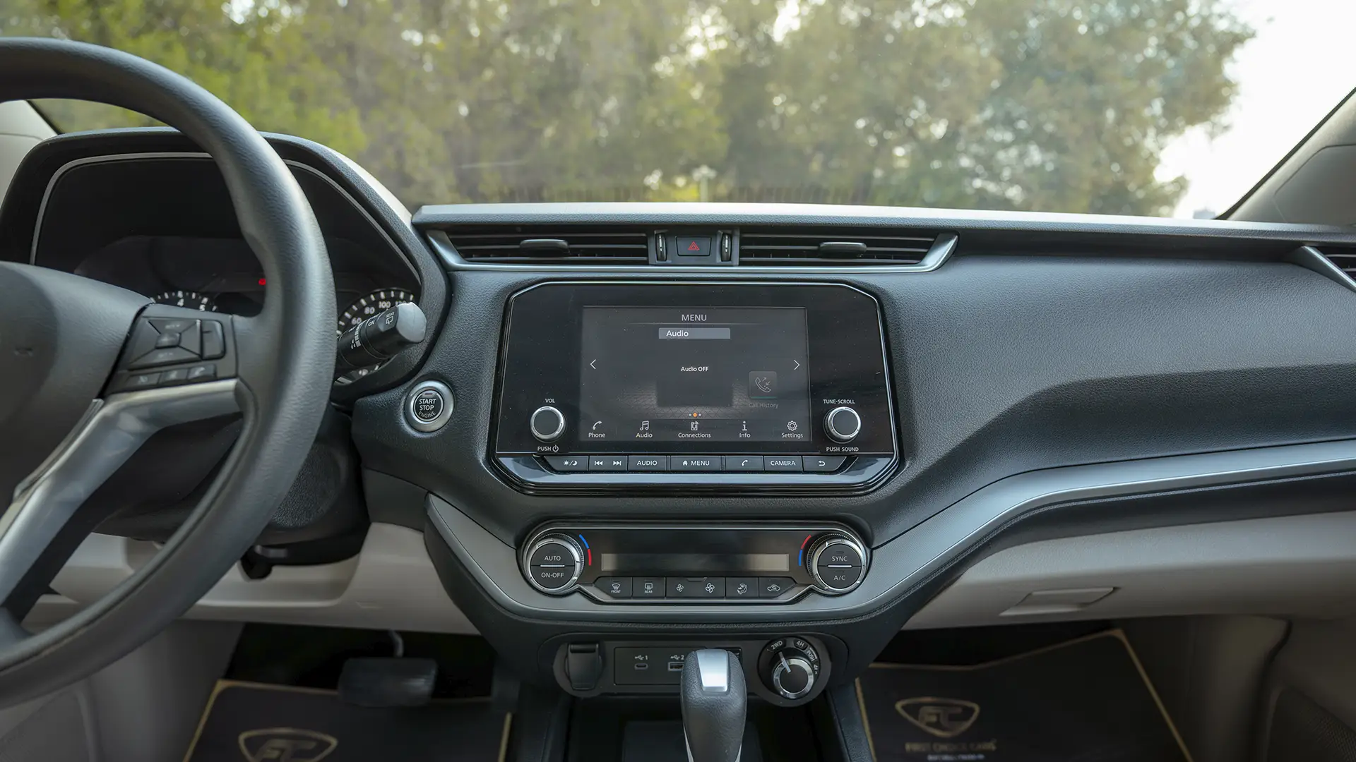 Used 2023 Nissan Xterra Titanium in White – Infotainment / Touchscreen System for Sale at First Choice Cars Dubai Sharjah