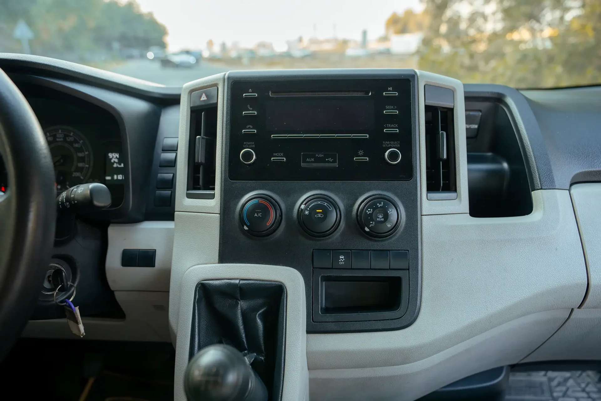Used 2020 Toyota Hiace GLX High Roof in White – Infotainment / Touchscreen System for Sale at First Choice Cars Dubai Sharjah