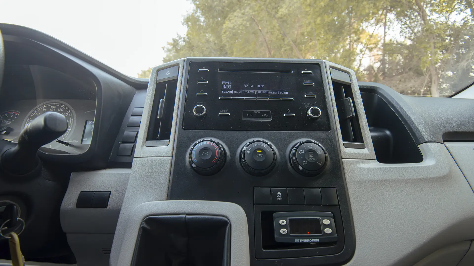 Used 2020 Toyota Hiace GLX High Roof in Yellow – Infotainment / Touchscreen System for Sale at First Choice Cars Dubai Sharjah