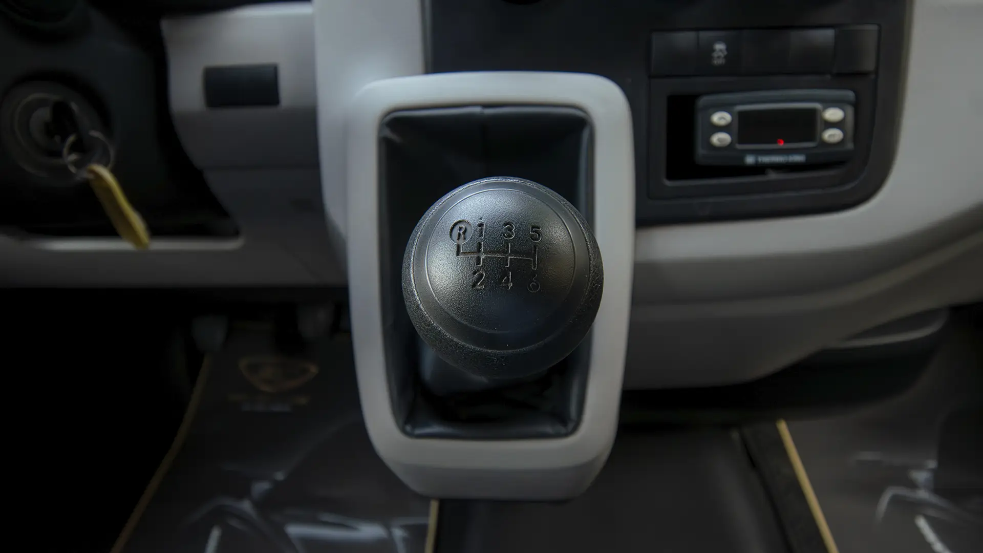 Used 2020 Toyota Hiace GLX High Roof in Yellow – Center Console & Gear Shifter for Sale at First Choice Cars Dubai Sharjah