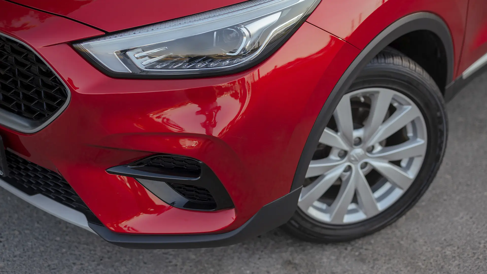 Used 2024 MG ZS Comfort in Red – Headlight Close-up for Sale at First Choice Cars Dubai Sharjah