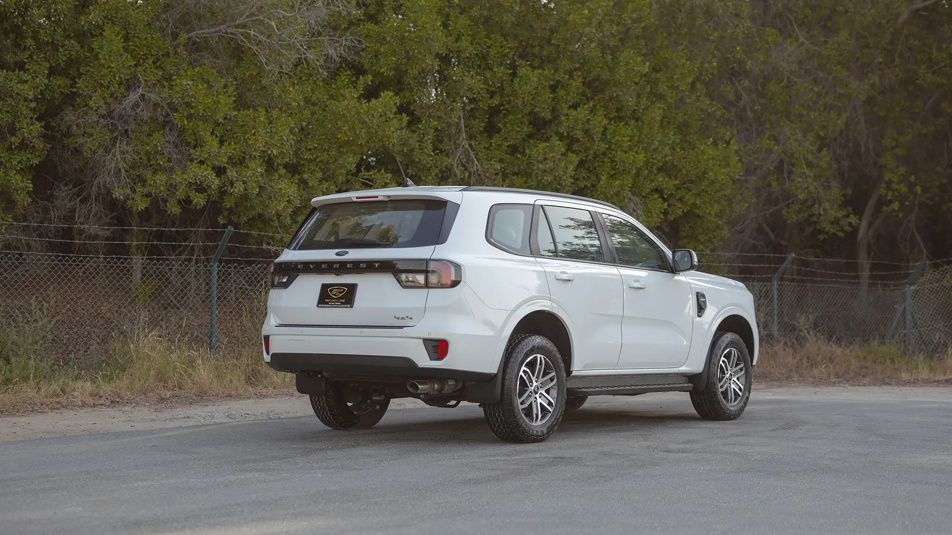 Used 2024 Ford Everest XLS in White – Right Back Diagonal (45°) View for Sale at First Choice Cars Dubai Sharjah