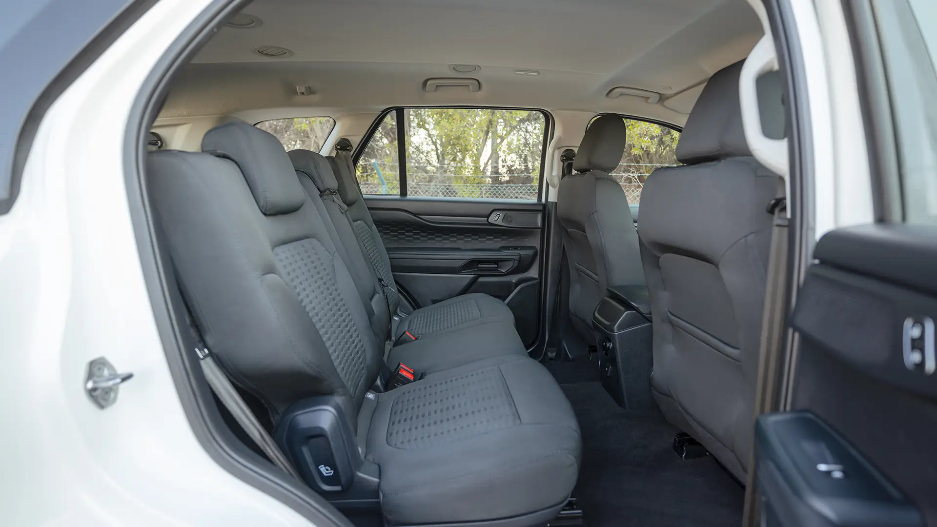 Used 2024 Ford Everest XLS in White – Rear Passenger Side Cabin View for Sale at First Choice Cars Dubai Sharjah