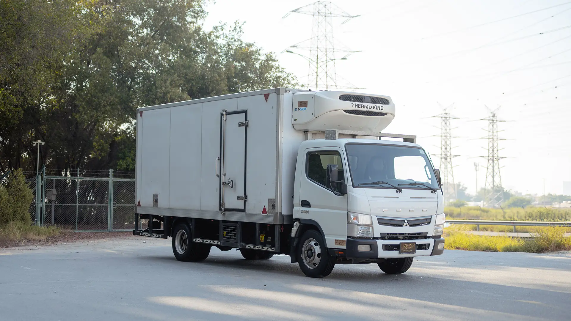 Used 2022 Mitsubishi Canter Chiller Box in White – Right Front Diagonal (45°) View for Sale at First Choice Cars Dubai Sharjah