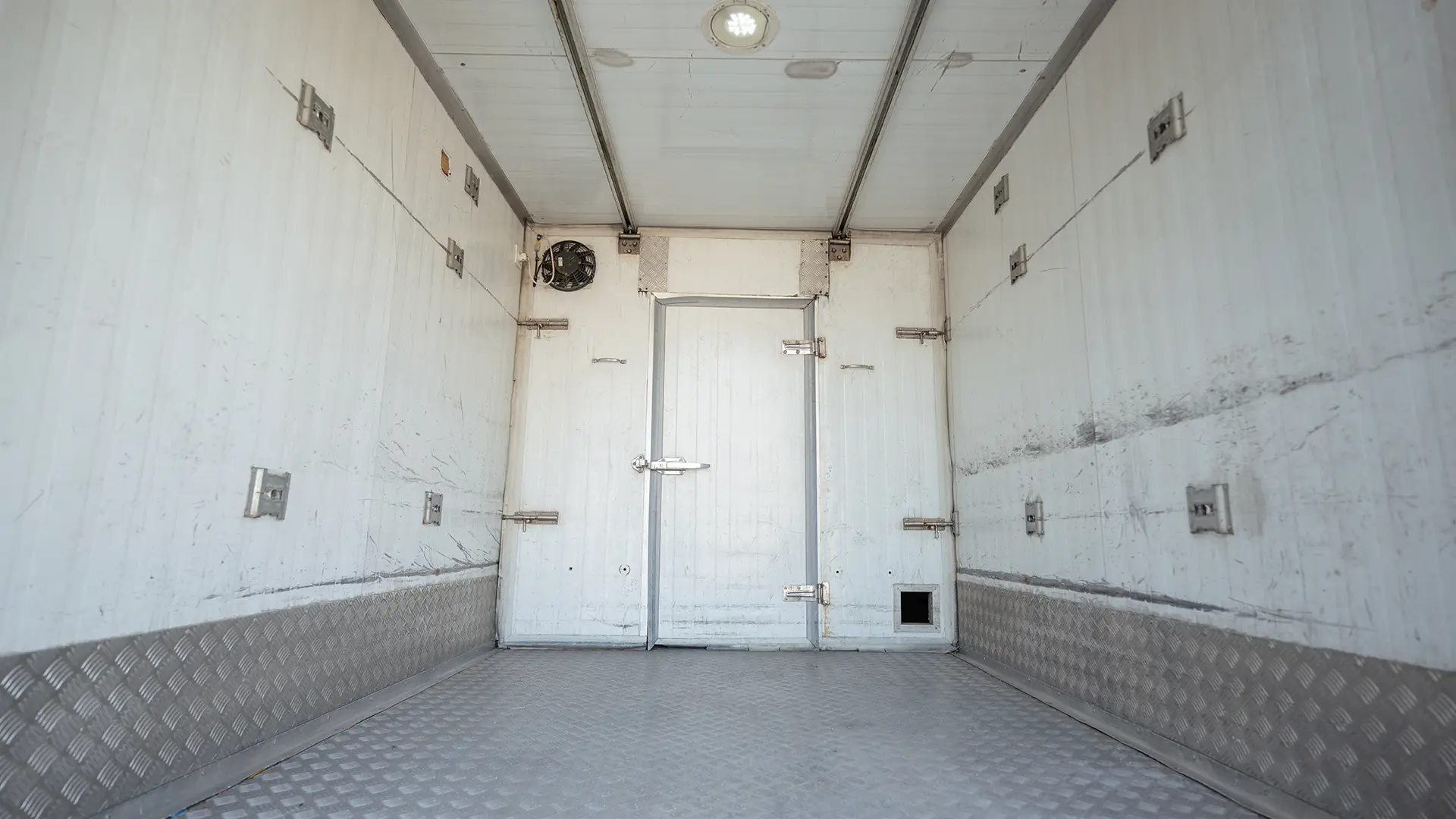 Used 2022 Mitsubishi Canter Chiller Box in White – Chiller Box Rear Opening View for Sale at First Choice Cars Dubai Sharjah