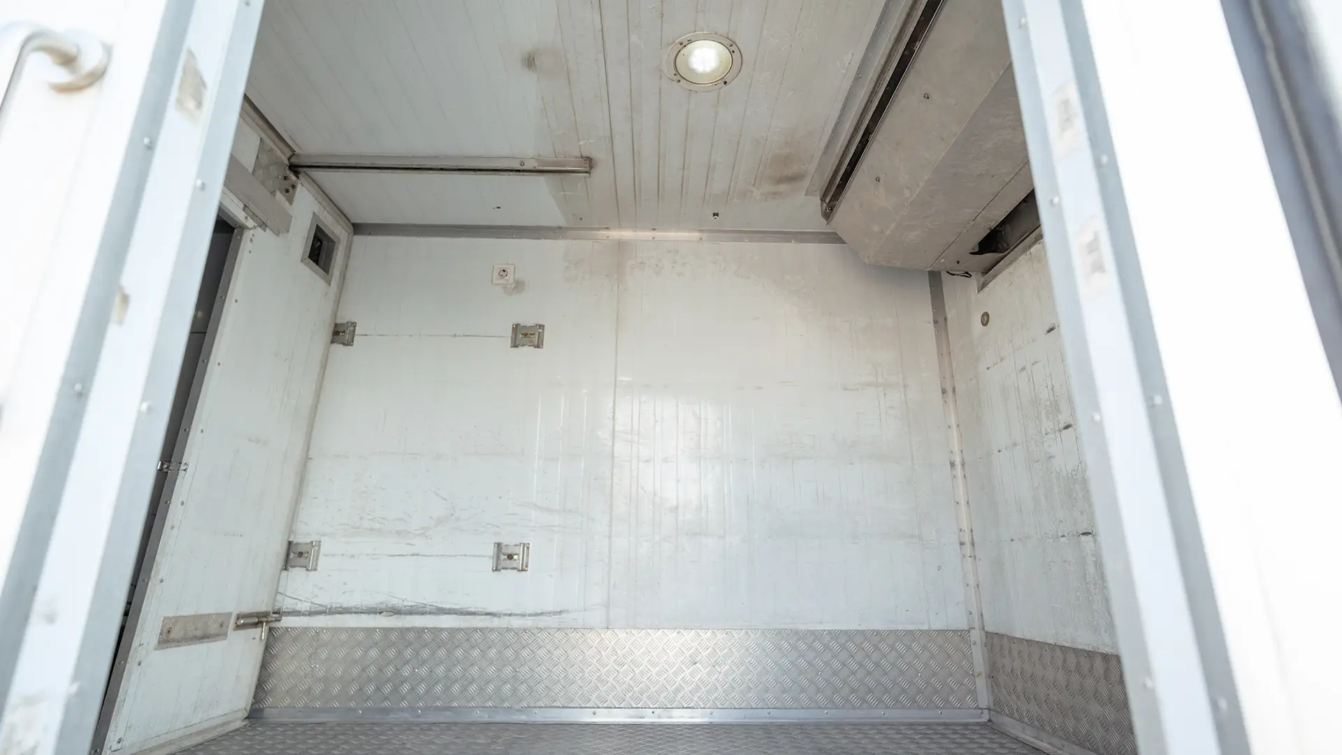 Used 2022 Mitsubishi Canter Chiller Box in White – Chiller Box Right Side Interior View for Sale at First Choice Cars Dubai Sharjah