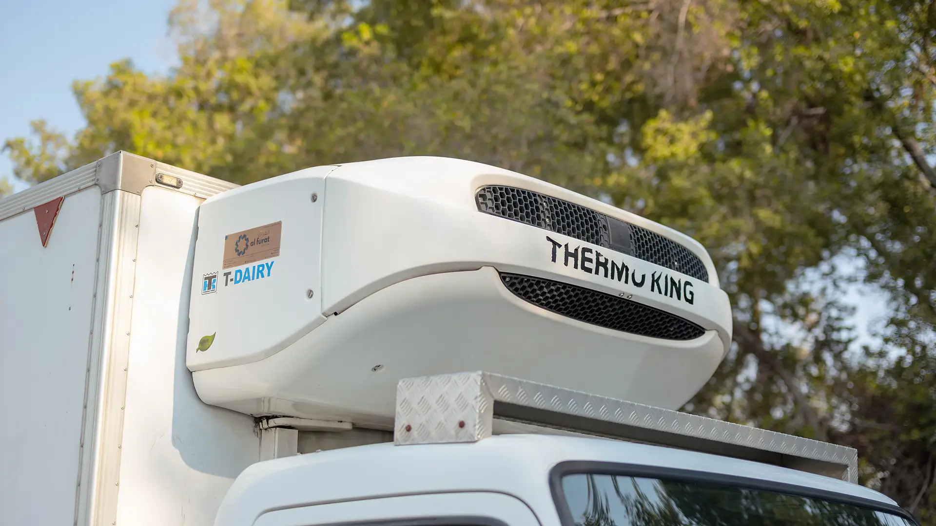 Used 2022 Mitsubishi Canter Chiller Box in White – Chiller Cooling Unit View for Sale at First Choice Cars Dubai Sharjah