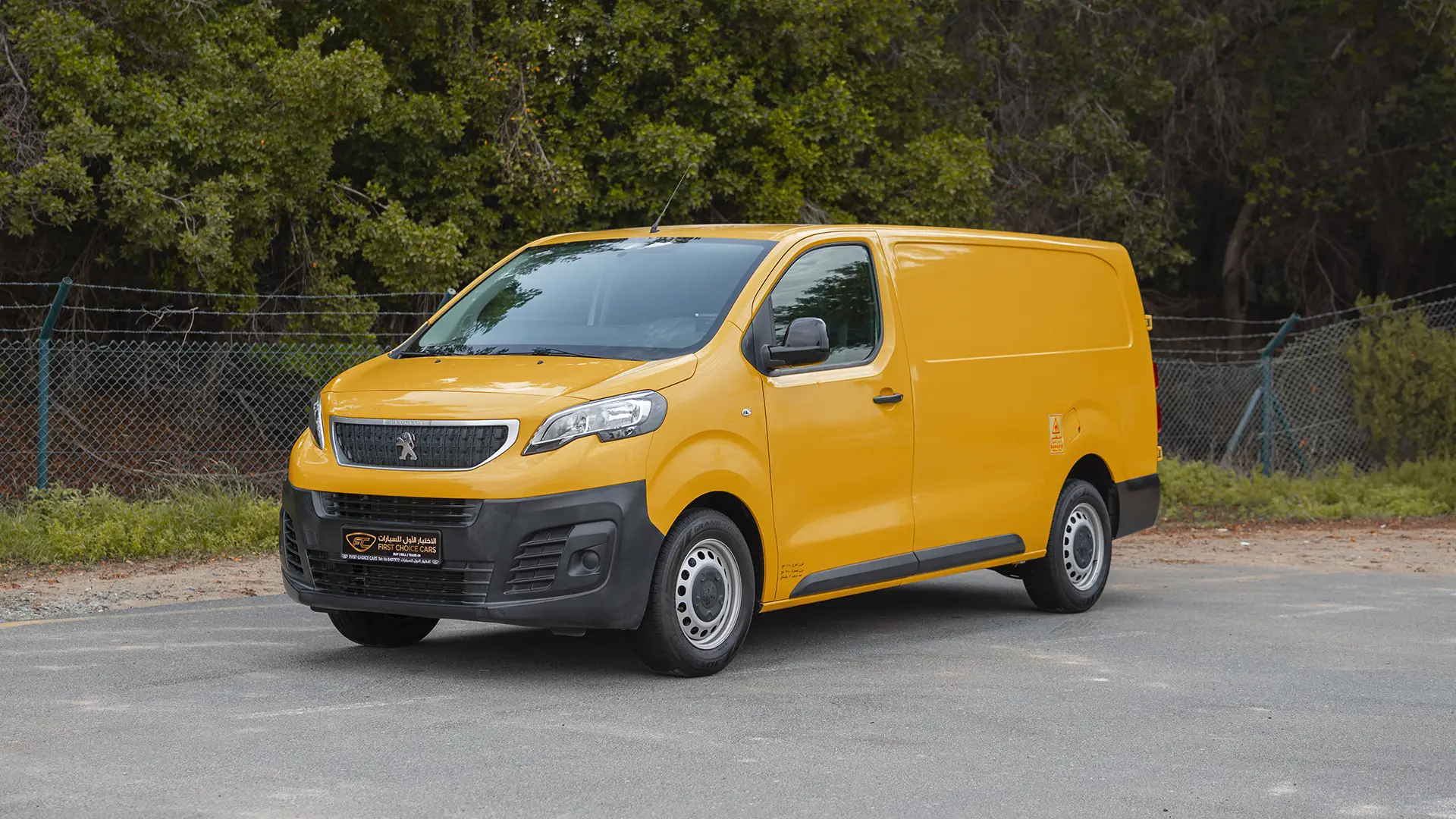 Used 2021 Peugeot Expert L3 in Yellow – Left Front Diagonal (45°) View for Sale at First Choice Cars Dubai Sharjah