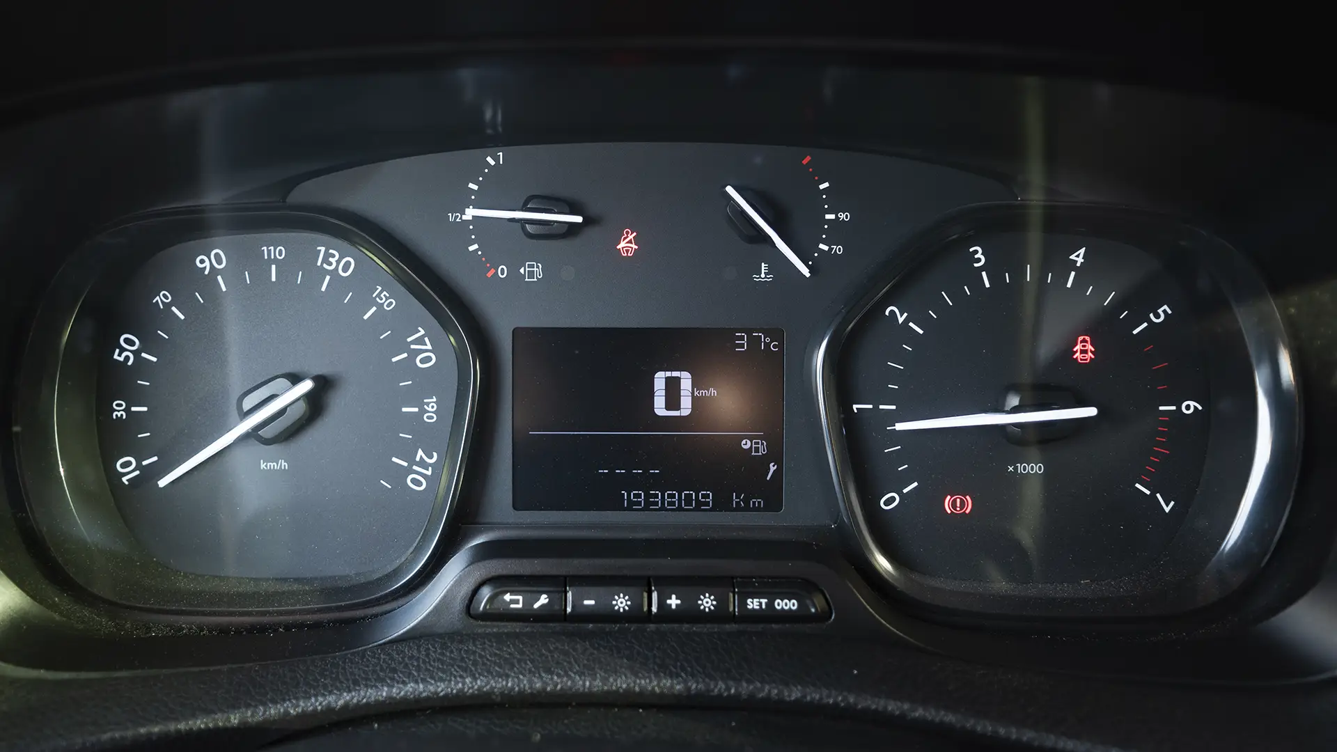 Used 2021 Peugeot Expert L3 in Yellow – Odometer / Mileage Reading View for Sale at First Choice Cars Dubai Sharjah