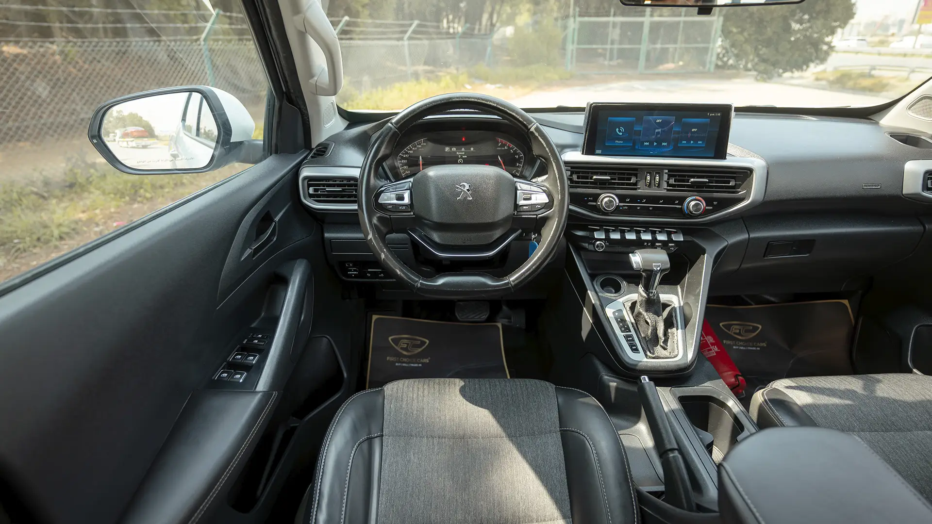 Used 2023 Peugeot Landtrek Double Cabin in White – Steering Wheel & Instrument Cluster for Sale at First Choice Cars Dubai Sharjah