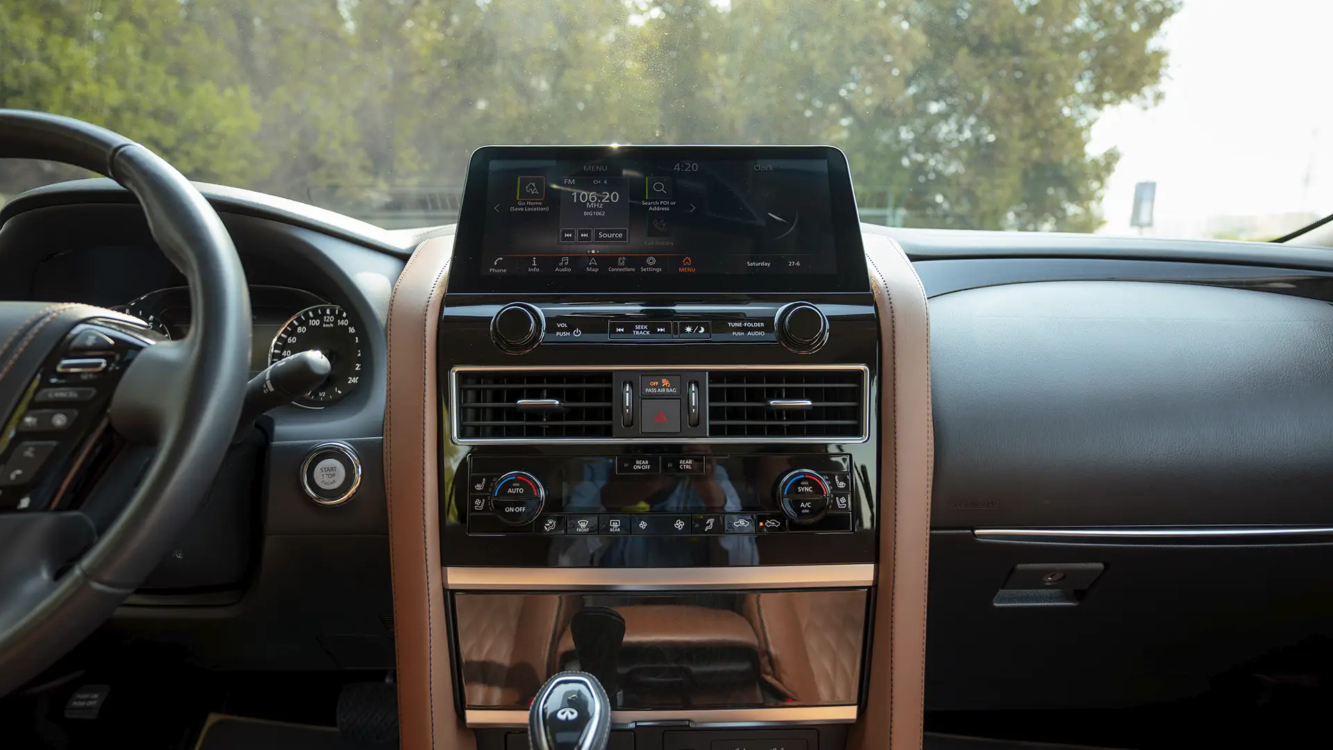 Used 2024 Infiniti QX80 Luxury in Blue – Infotainment / Touchscreen System for Sale at First Choice Cars Dubai Sharjah