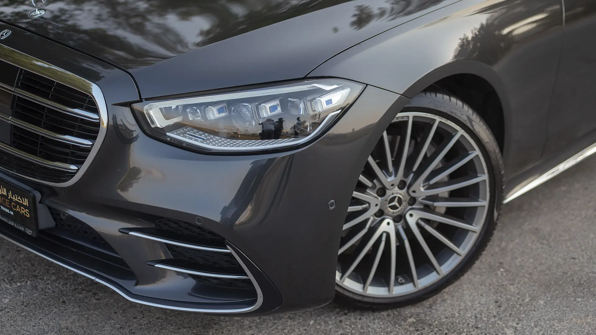 Used 2021 Mercedes-Benz S-Class S 450 4MATIC in Grey – Headlight Close-up for Sale at First Choice Cars Dubai Sharjah