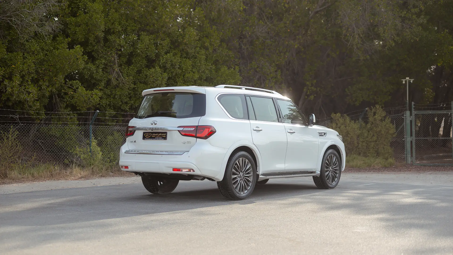 Used 2023 Infiniti QX80 Sensory in White – Right Back Diagonal (45°) View for Sale at First Choice Cars Dubai Sharjah