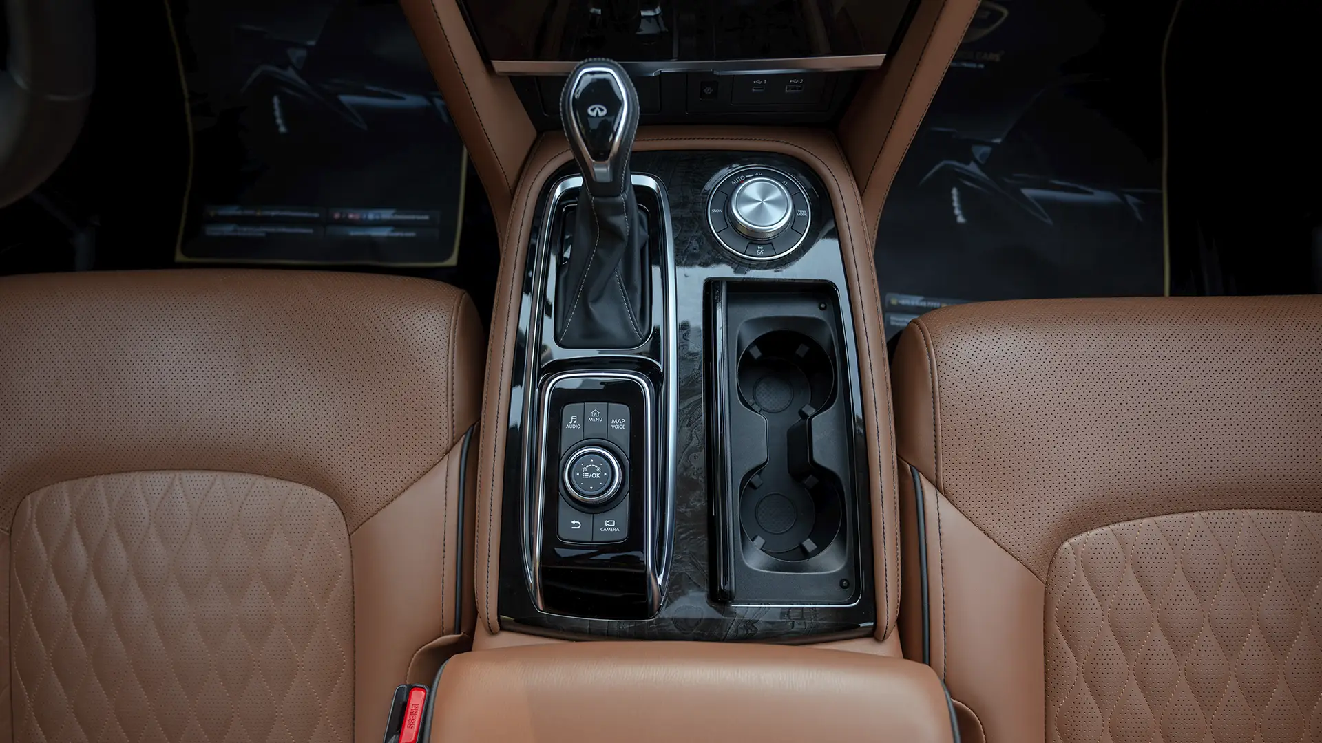 Used 2023 Infiniti QX80 Sensory in White – Center Console & Gear Shifter for Sale at First Choice Cars Dubai Sharjah