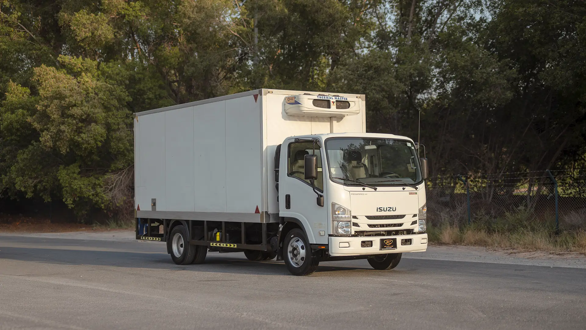 Used 2023 Isuzu Reward Chiller in White – Right Front Diagonal (45°) View for Sale at First Choice Cars Dubai Sharjah
