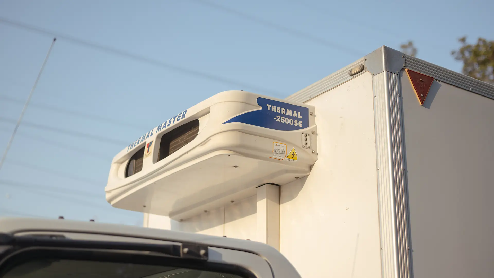Used 2023 Isuzu Reward Chiller in White – Chiller Cooling Unit View for Sale at First Choice Cars Dubai Sharjah