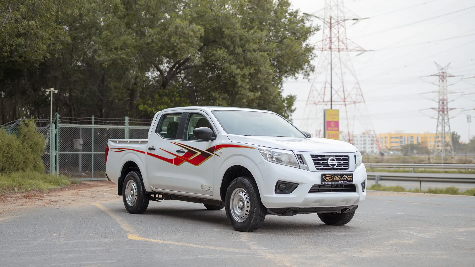 Used 2022 Nissan Navara SE in White – Right Front Diagonal (45°) View for Sale at First Choice Cars Dubai Sharjah