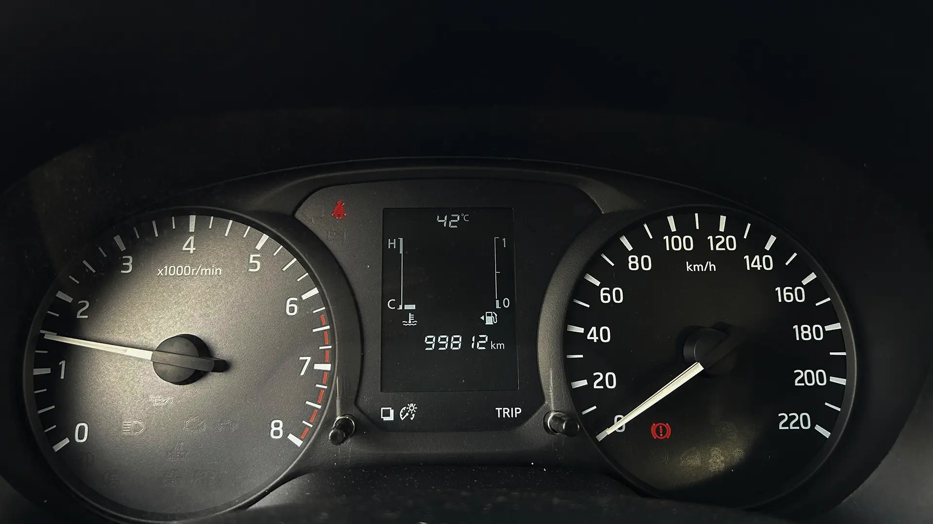 Used 2022 Nissan Navara SE in White – Odometer / Mileage Reading View for Sale at First Choice Cars Dubai Sharjah