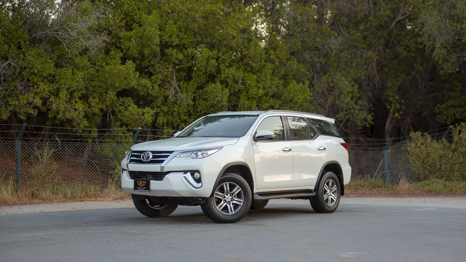 Used 2020 Toyota Fortuner GXR in White – Left Front Diagonal (45°) View for Sale at First Choice Cars Dubai Sharjah