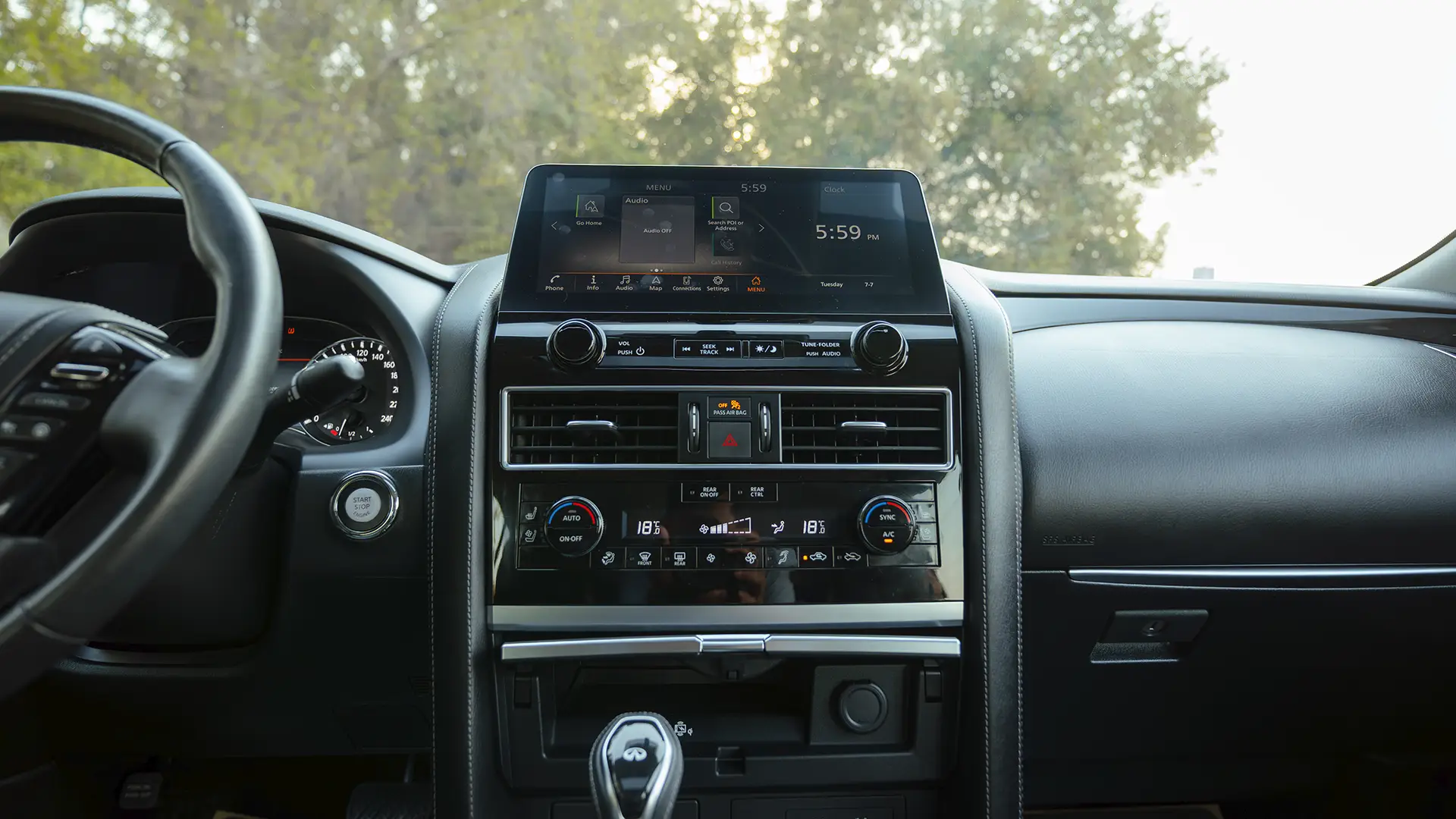 Used 2023 Infiniti QX80 Sensory in Grey – Infotainment / Touchscreen System for Sale at First Choice Cars Dubai Sharjah