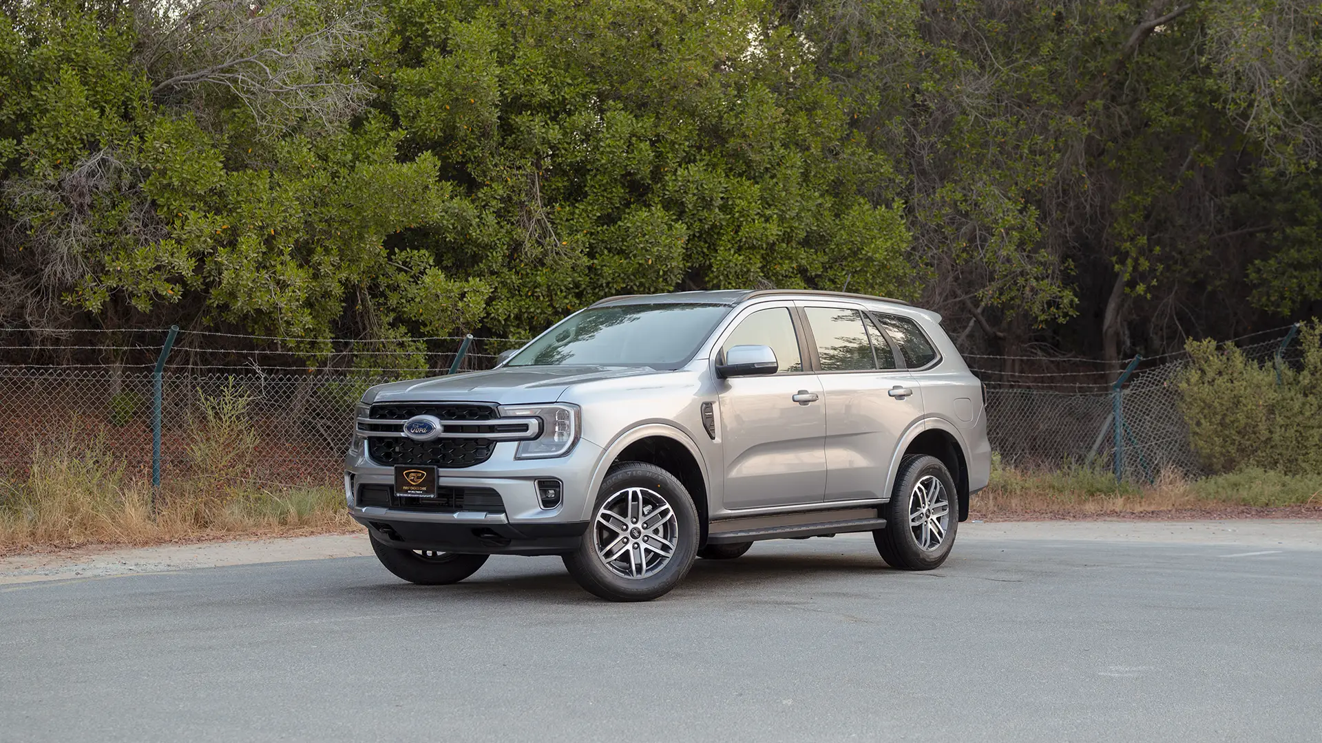 Used 2024 Ford Everest XLS in Silver – Left Front Diagonal (45°) View for Sale at First Choice Cars Dubai Sharjah