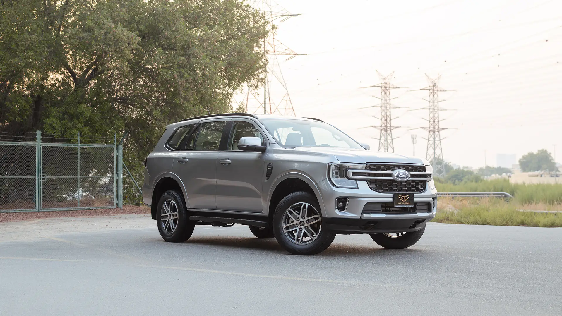 Used 2024 Ford Everest XLS in Silver – Right Front Diagonal (45°) View for Sale at First Choice Cars Dubai Sharjah