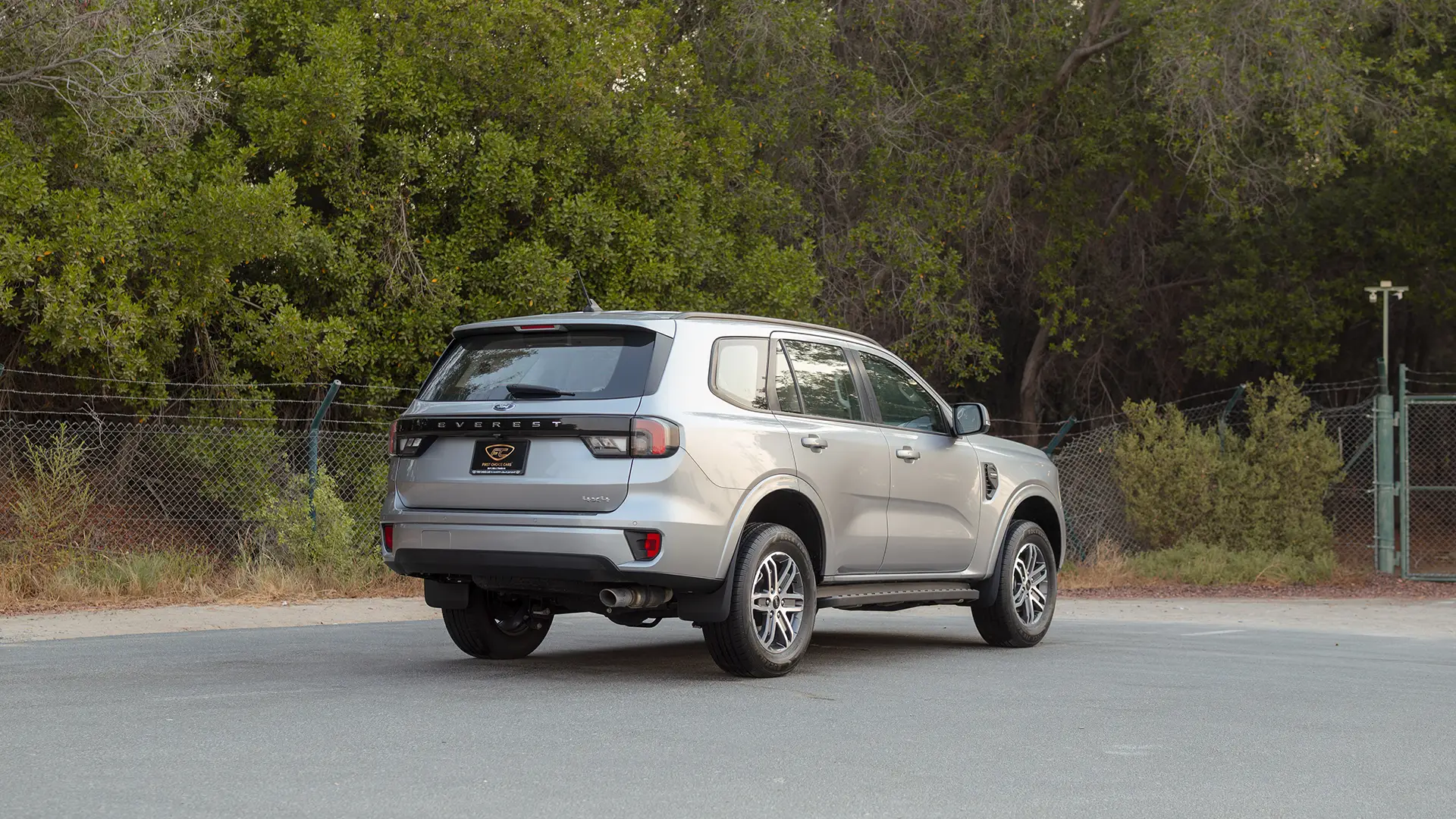 Used 2024 Ford Everest XLS in Silver – Right Back Diagonal (45°) View for Sale at First Choice Cars Dubai Sharjah