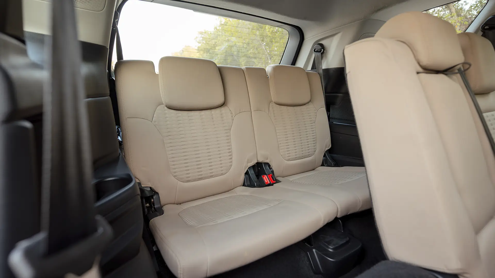 Used 2024 Ford Everest XLS in Silver – Third Row Right Seat View for Sale at First Choice Cars Dubai Sharjah