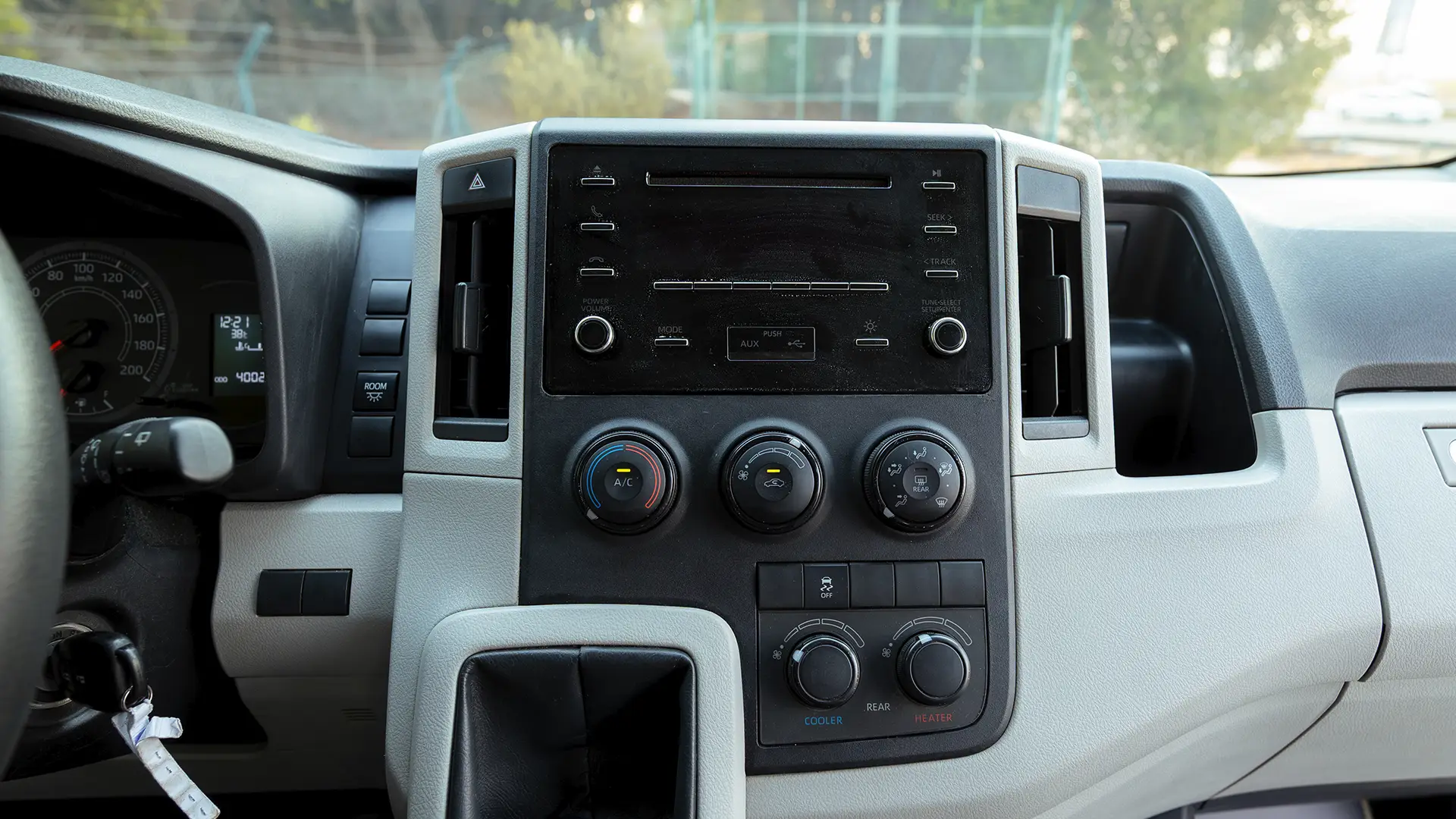 Used 2022 Toyota Hiace GL High Roof in White – Infotainment / Touchscreen System for Sale at First Choice Cars Dubai Sharjah
